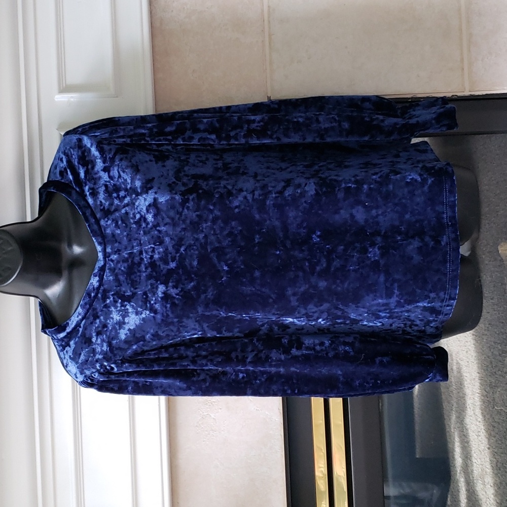 💥4/$20 Modcloth Royal Blue Velour Blouse. Size Medium.